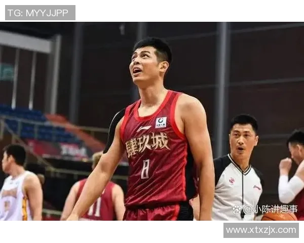 CBA激战四川队迎战首钢队双方争夺季后赛名额的关键之战